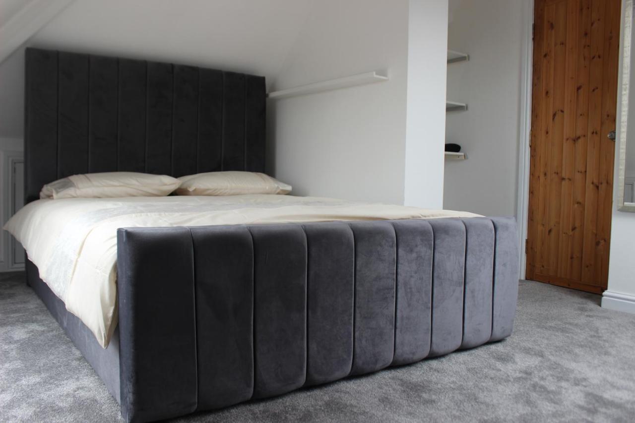 Modern Spacious House - Sleeps 16, Free Parking, Sun Terrace Нанитон Екстериор снимка