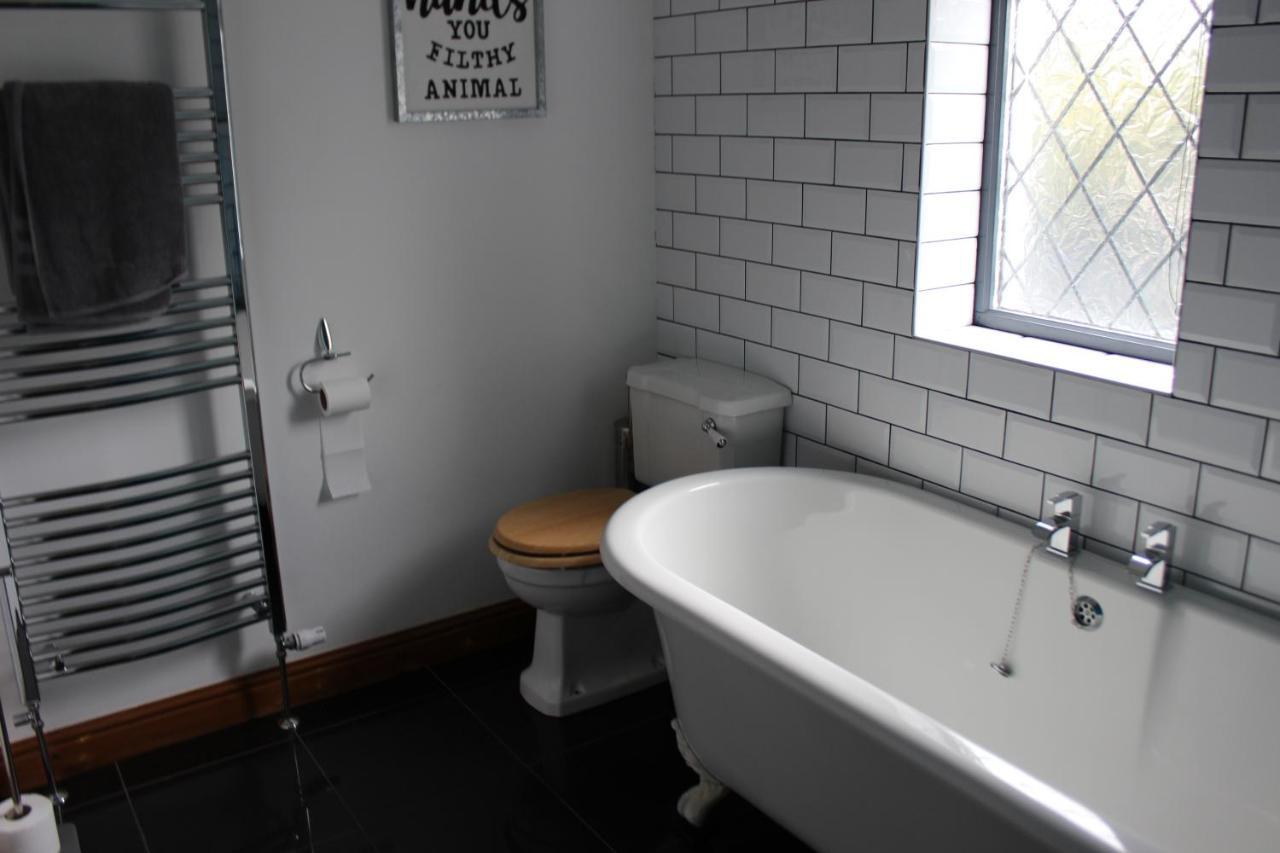 Modern Spacious House - Sleeps 16, Free Parking, Sun Terrace Нанитон Екстериор снимка