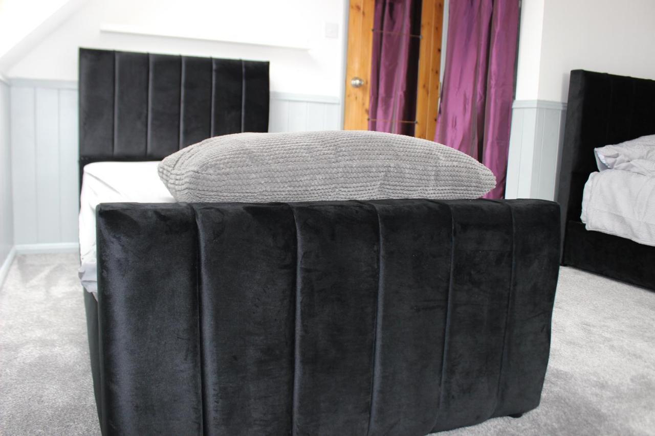 Modern Spacious House - Sleeps 16, Free Parking, Sun Terrace Нанитон Екстериор снимка