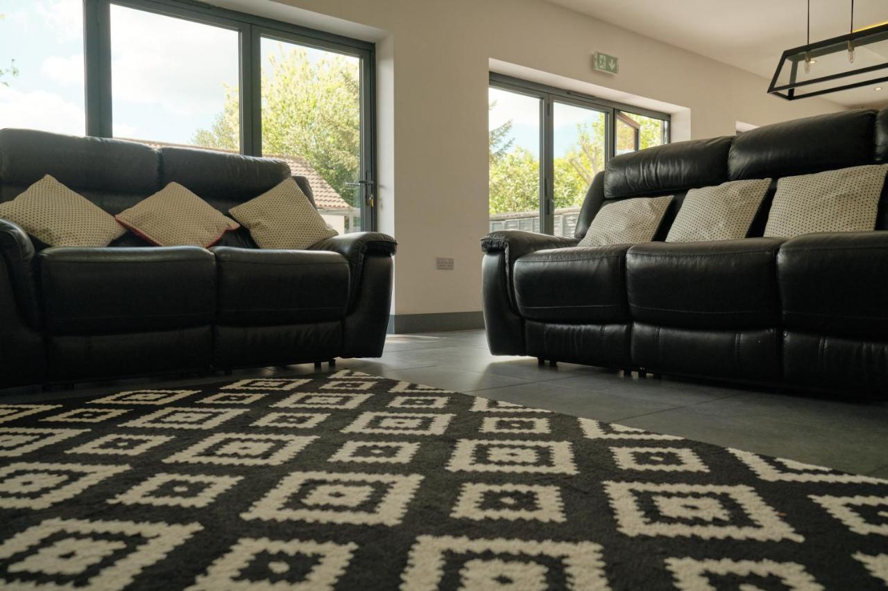 Modern Spacious House - Sleeps 16, Free Parking, Sun Terrace Нанитон Екстериор снимка