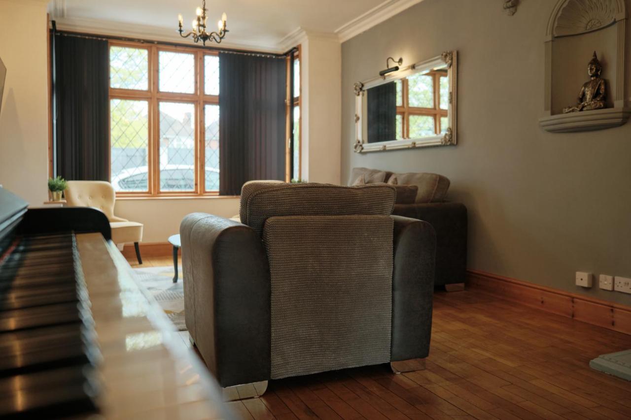 Modern Spacious House - Sleeps 16, Free Parking, Sun Terrace Нанитон Екстериор снимка