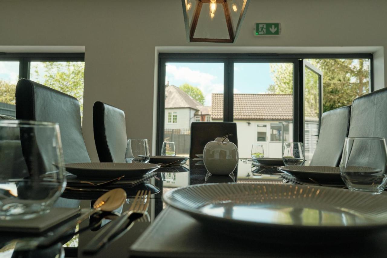 Modern Spacious House - Sleeps 16, Free Parking, Sun Terrace Нанитон Екстериор снимка
