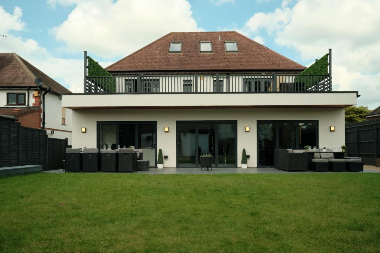 Modern Spacious House - Sleeps 16, Free Parking, Sun Terrace Нанитон Екстериор снимка