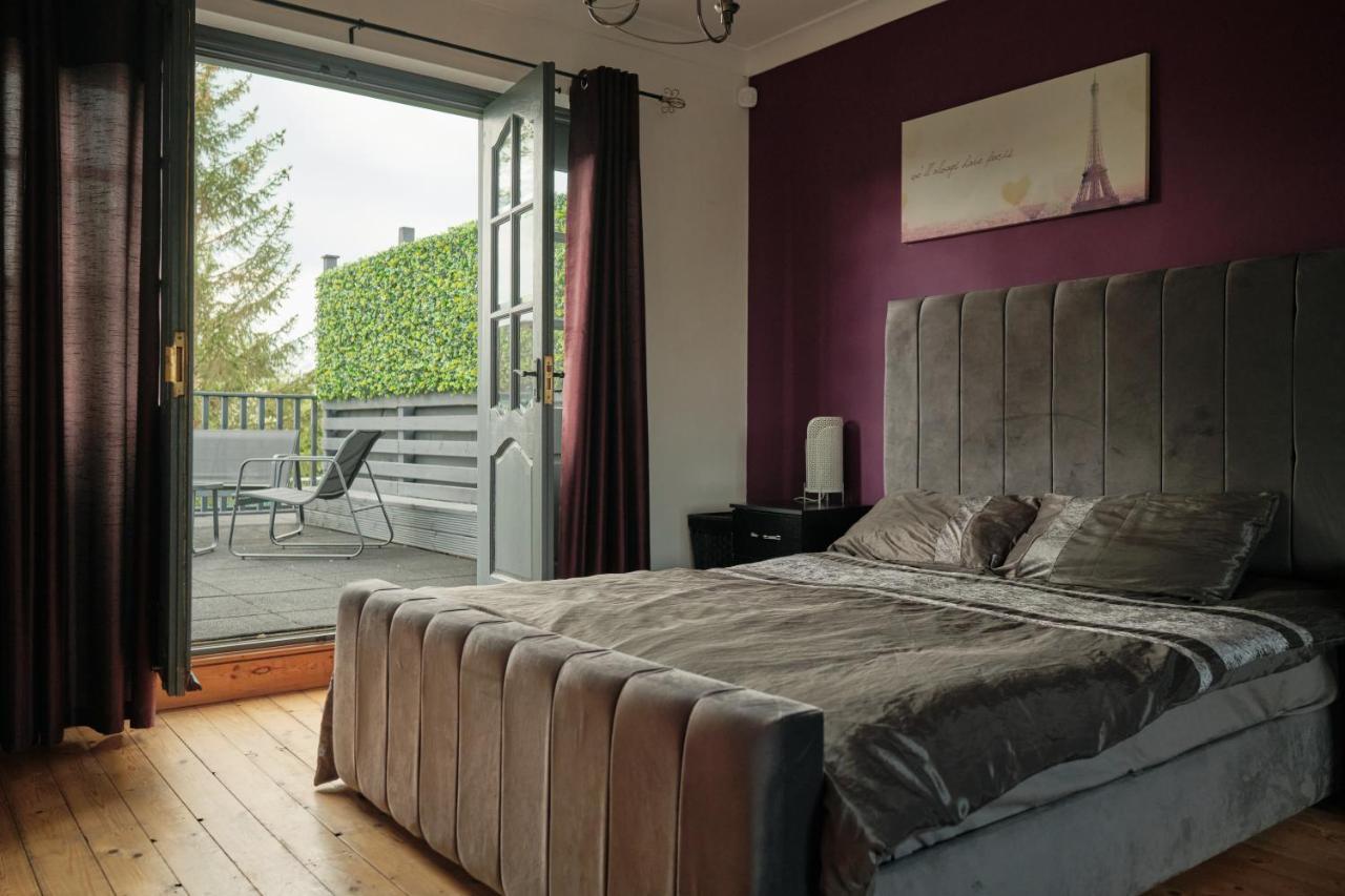 Modern Spacious House - Sleeps 16, Free Parking, Sun Terrace Нанитон Екстериор снимка