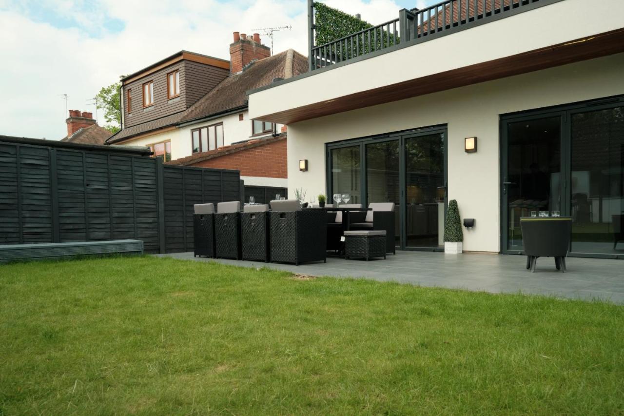 Modern Spacious House - Sleeps 16, Free Parking, Sun Terrace Нанитон Екстериор снимка