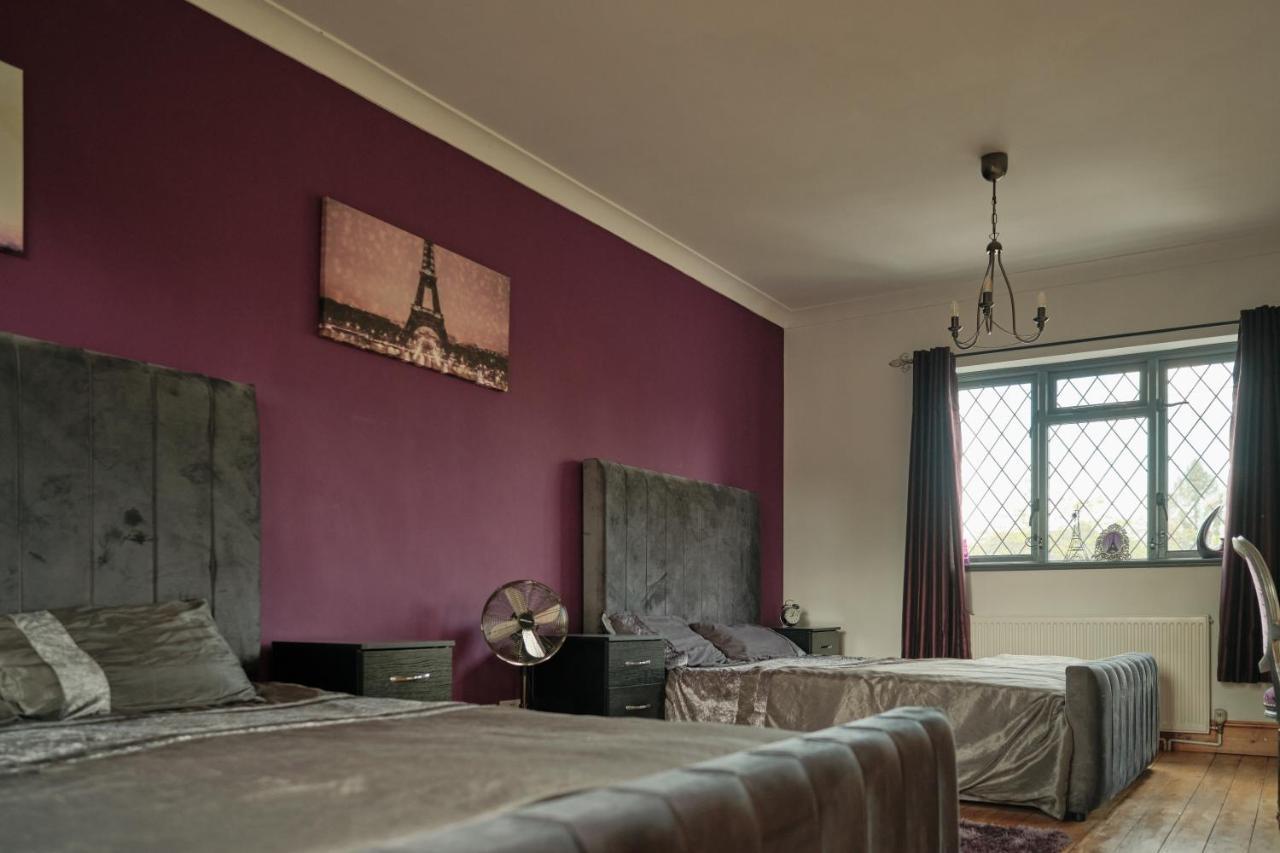 Modern Spacious House - Sleeps 16, Free Parking, Sun Terrace Нанитон Екстериор снимка
